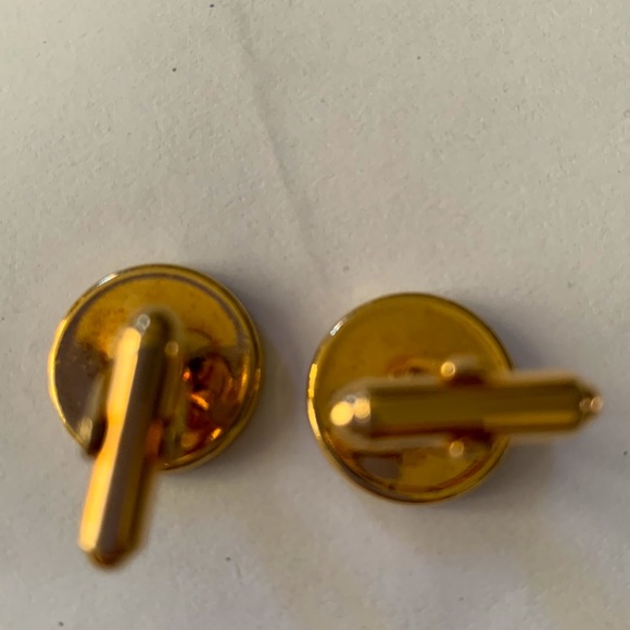 Ox & Bull gold tone and onyx classic cuff links - Picture 3 of 3